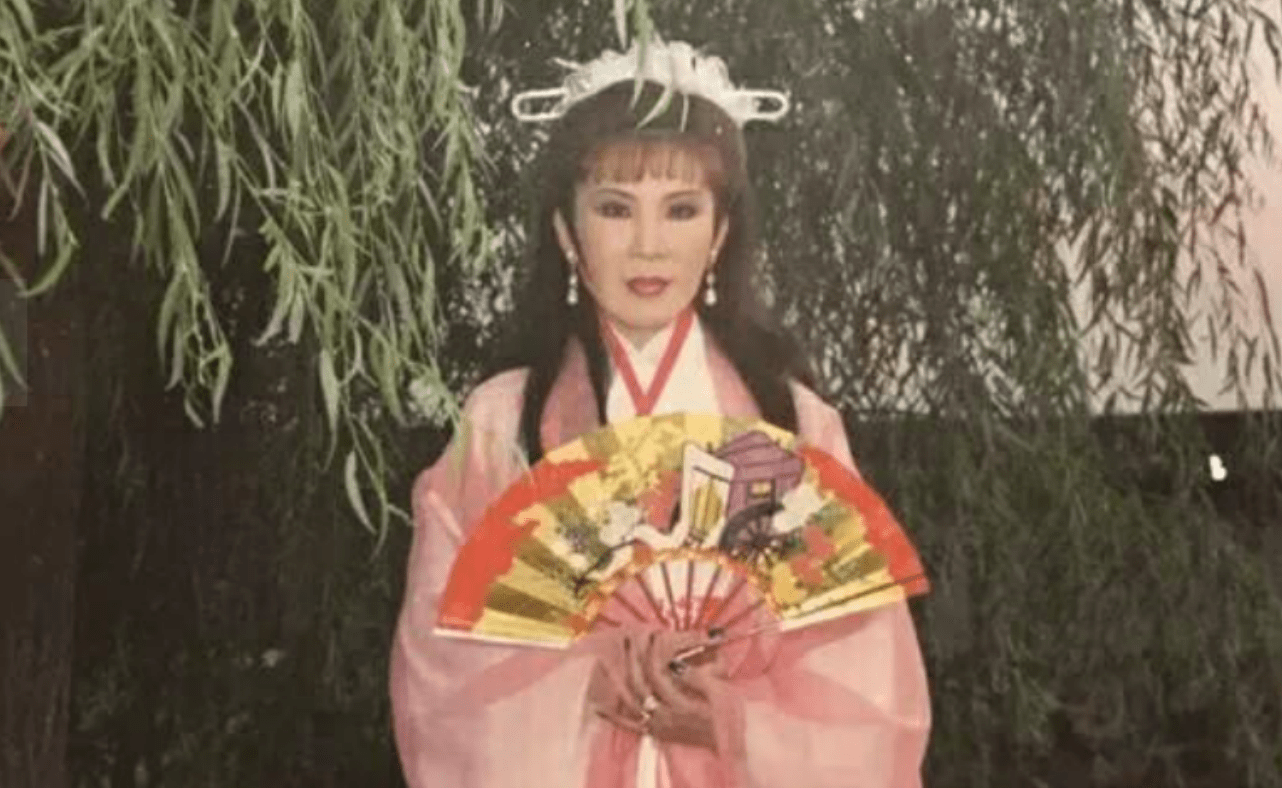 那时候的杨钧钧已经是快到不惑之年了,但她依旧是要完成这个心愿.