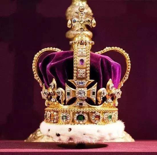 帝国王冠上最著名的3颗宝石，其中有一颗上面至今还有战斧的印记