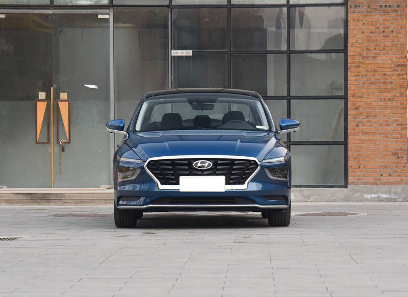 全新名图的外观很容易引起大家的争论,但我觉得起码它不是大众脸,有