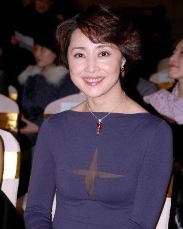 初婚嫁导演二婚又嫁导演,两次离婚成女强人,今与前夫复婚获幸福_刘蓓