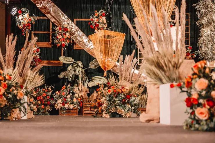 原创一场自由奔放的秋日系农场风婚礼,收获着我们稳稳的爱情