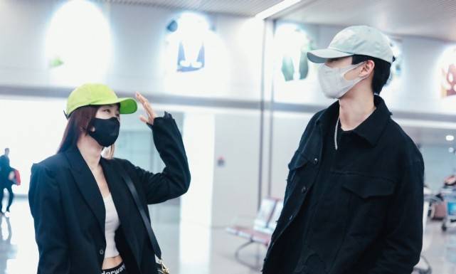 而不久前,王鹤棣现身机场接机秦岚,更让大家看到后心动不已,其实是