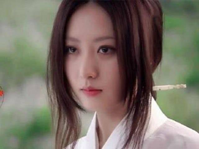她娱乐圈有名的女神,靠一部戏红遍大江南北,如今依旧貌美如花_白冰