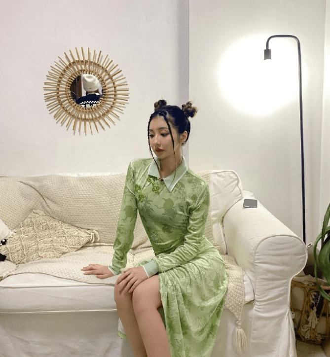 其实,豆得儿本来是北京舞蹈学院的高材生,如果不是因为王思聪,大家