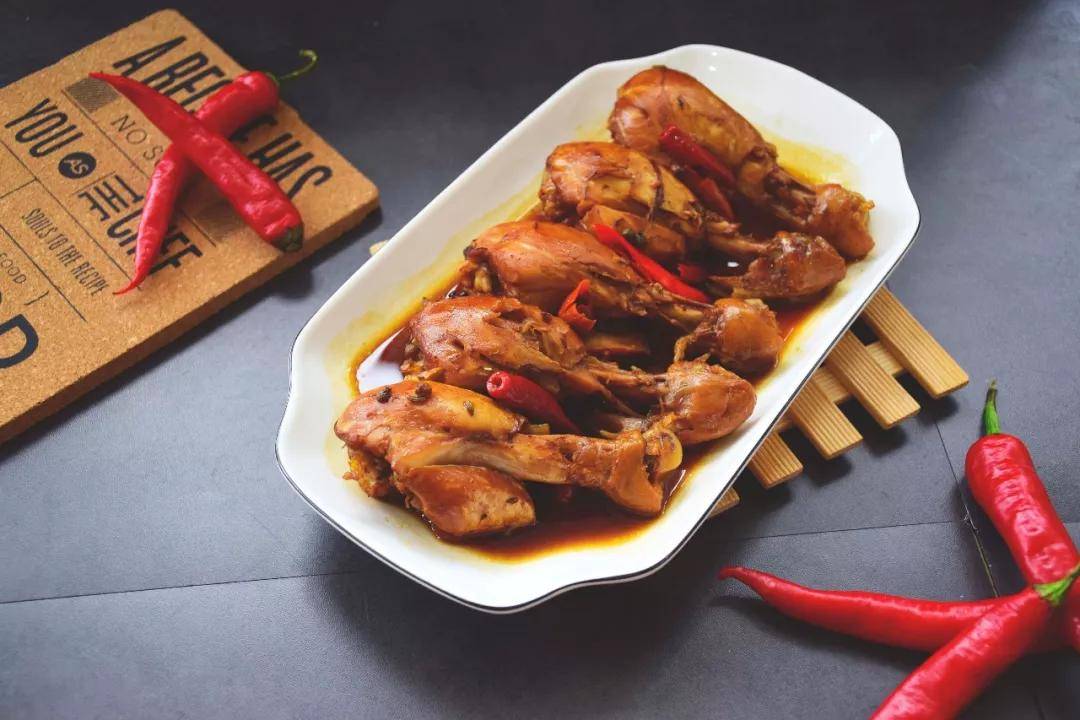 香辣卤鸡腿不是很贵但很美味