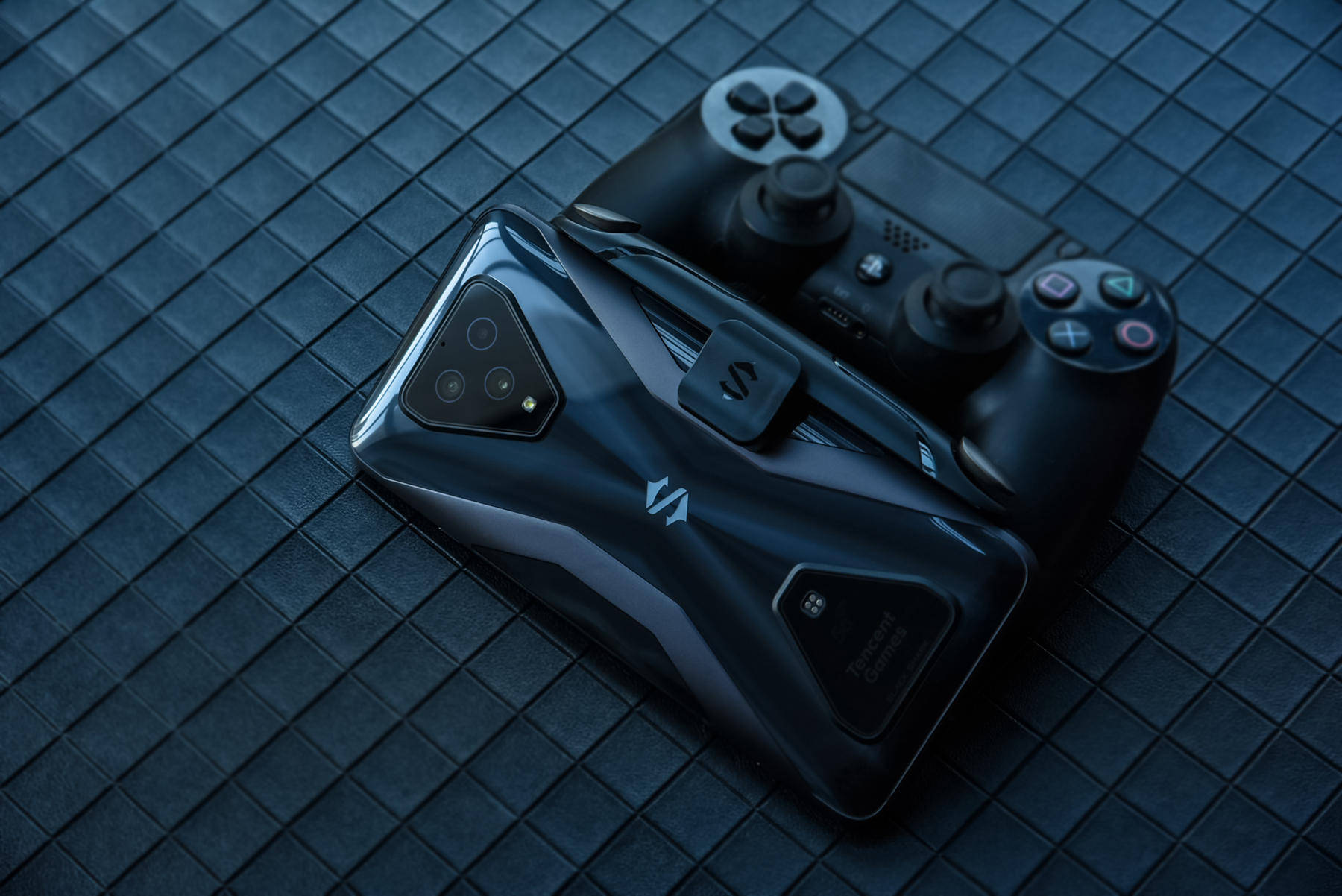 黑鲨3s上手体验,让你爽到不想放手的游戏手机