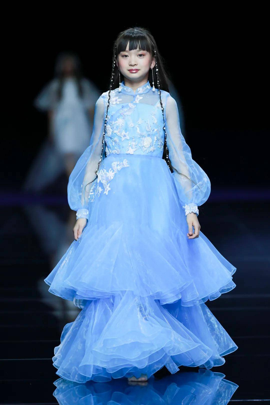电影节开闭幕式大秀服装总设计师 明星同款 2021华夏国际少儿时装周