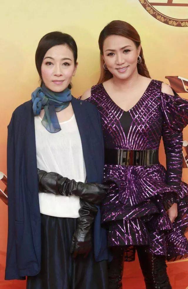 九十年代宅男女神情路坎坷至今仍单身一人 与同性密友绯闻传足7年