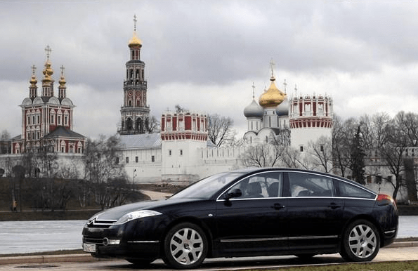 诞生之初便成为法国总统雅克·希拉克座驾的雪铁龙c6,其车长也不过490