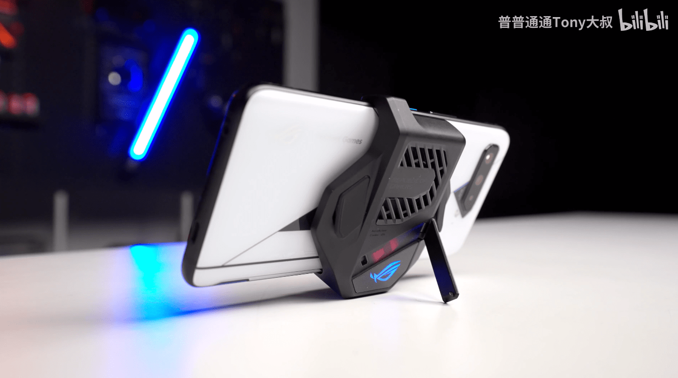 驯龙高手!rog游戏手机5全新散热设计 酷冷风扇5表现够惊喜