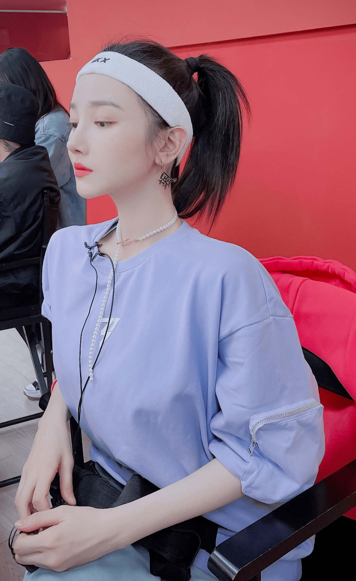 陈小纭发长文演员和歌手有专业区分却被网友追问道歉了吗