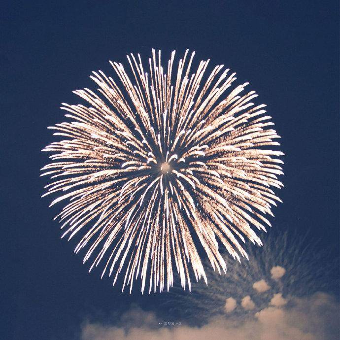 你最喜欢的微信背景图是什么?_烟花