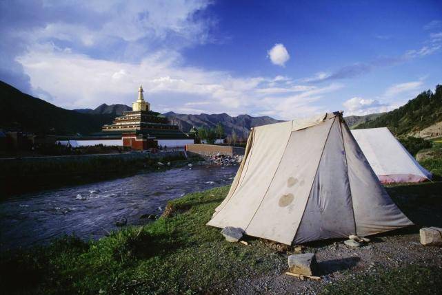 西藏旅游时，路边的帐篷千万别随意进，导游：想脱单的可以试试
