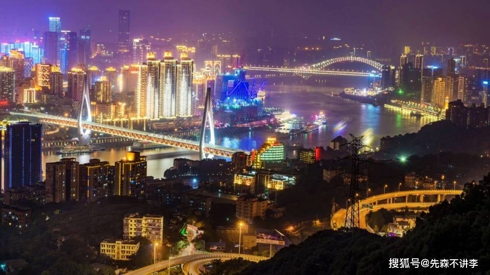 重庆夜景中的C位，夜幕降临后这些地方流光溢彩，宛如一座不夜城