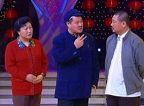 而且一些东北小品演员本身就是相声演员出身,比如范伟,巩汉林和刘流.