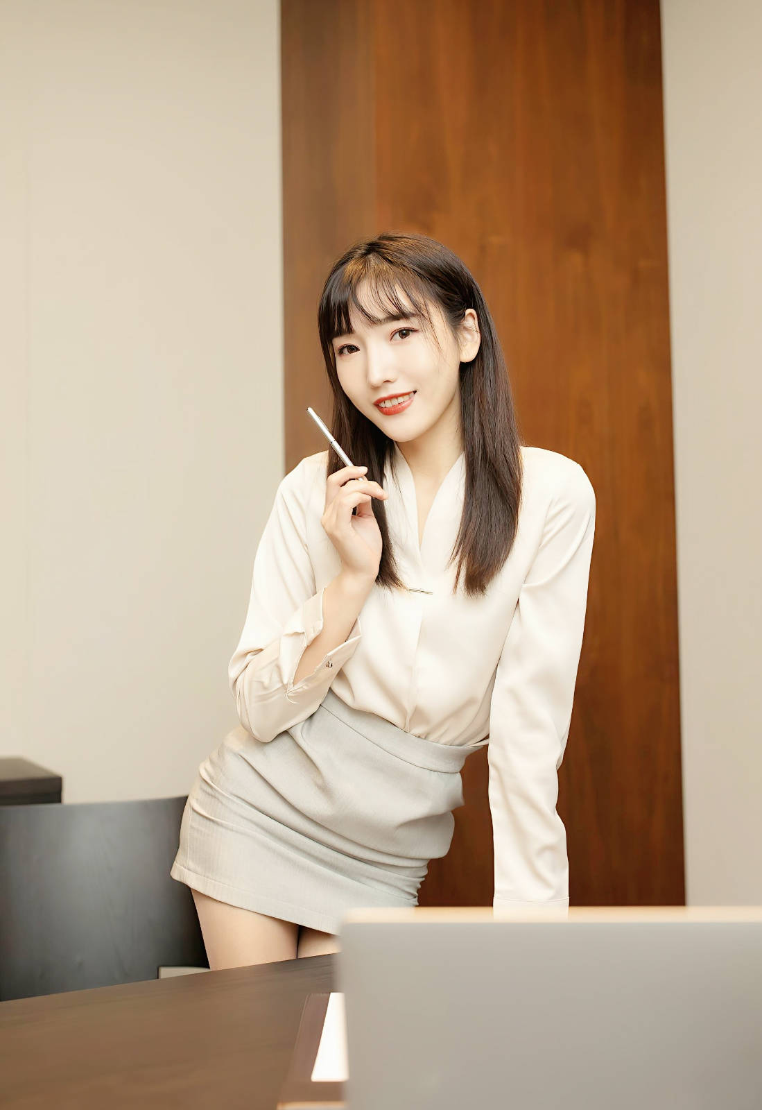 原创职业装也可以性感是女性职场中的战衣展示出女性的优雅和浪漫