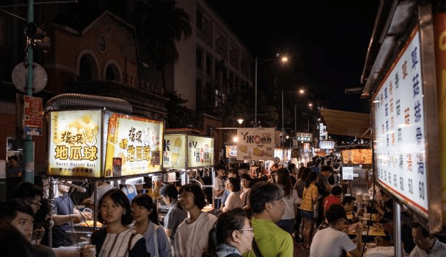 吃“小脏摊”，看“猪肘西施”！更受台湾本地人欢迎的夜市！