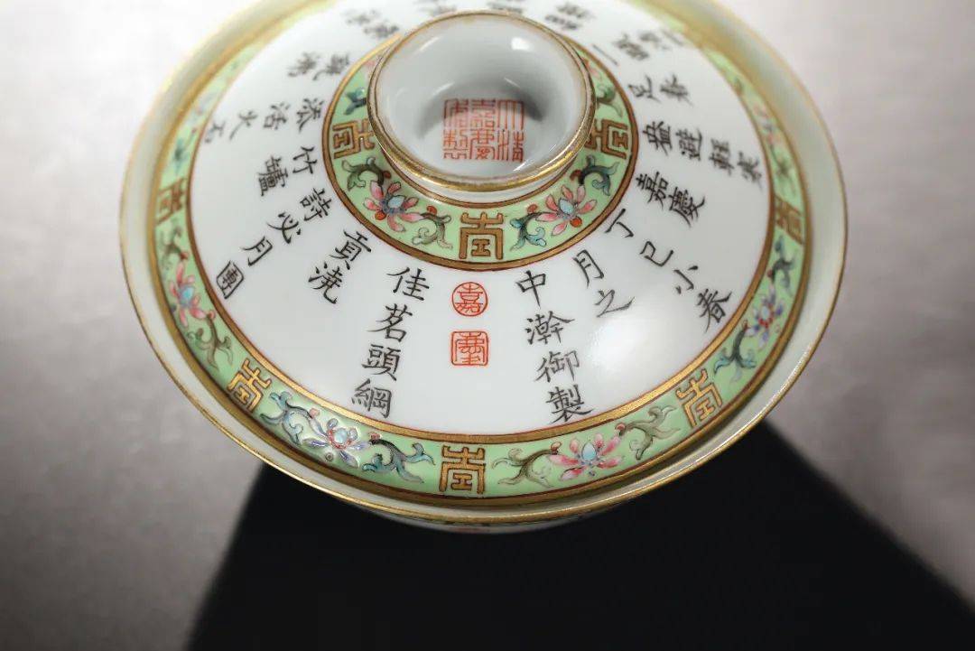 中国骨董品 康熈御製　粉彩茶碗　纏枝花紋　琺瑯彩 魚 蝙蝠 茶碗 中国古美術 中国骨董品 康熈御製 粉彩茶碗 纏枝花紋 琺瑯彩 魚 蝙蝠 茶碗