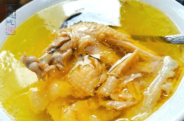 鲜美油黄，喝一碗秘制鸡汤！重庆著名老馆子，蒜泥白肉甜辣又香浓