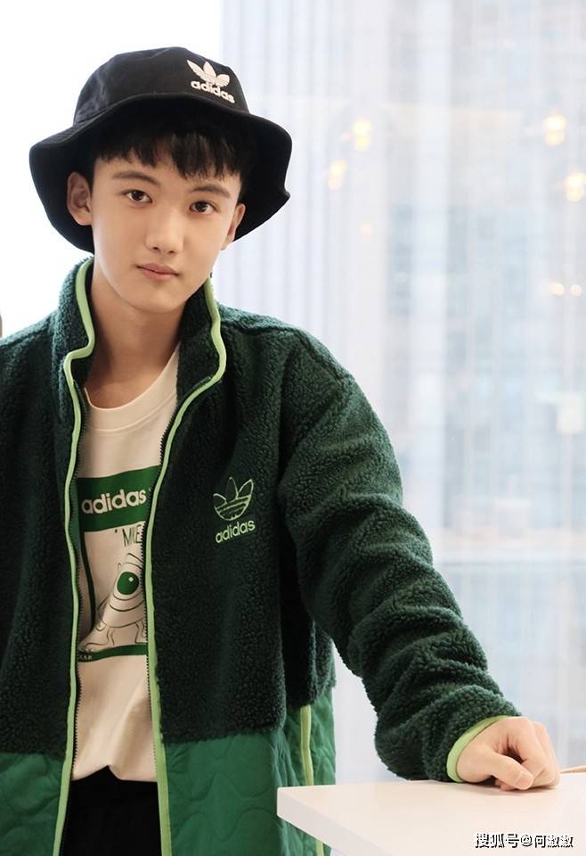 2005年生的小演员孙浠伦让观众还满惊艳的,演技十分纯熟,他之前在《致