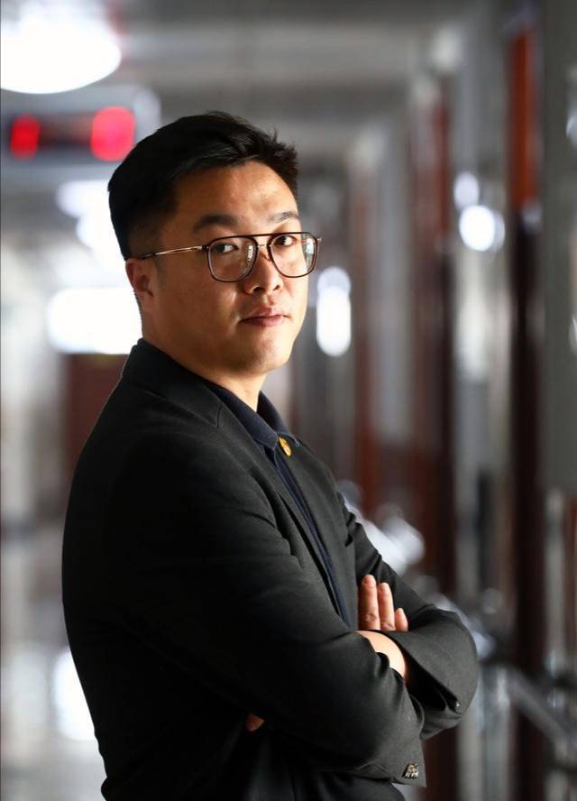 85后海归回乡创业办养老院,照顾好老人已成为一种习惯_郭世平