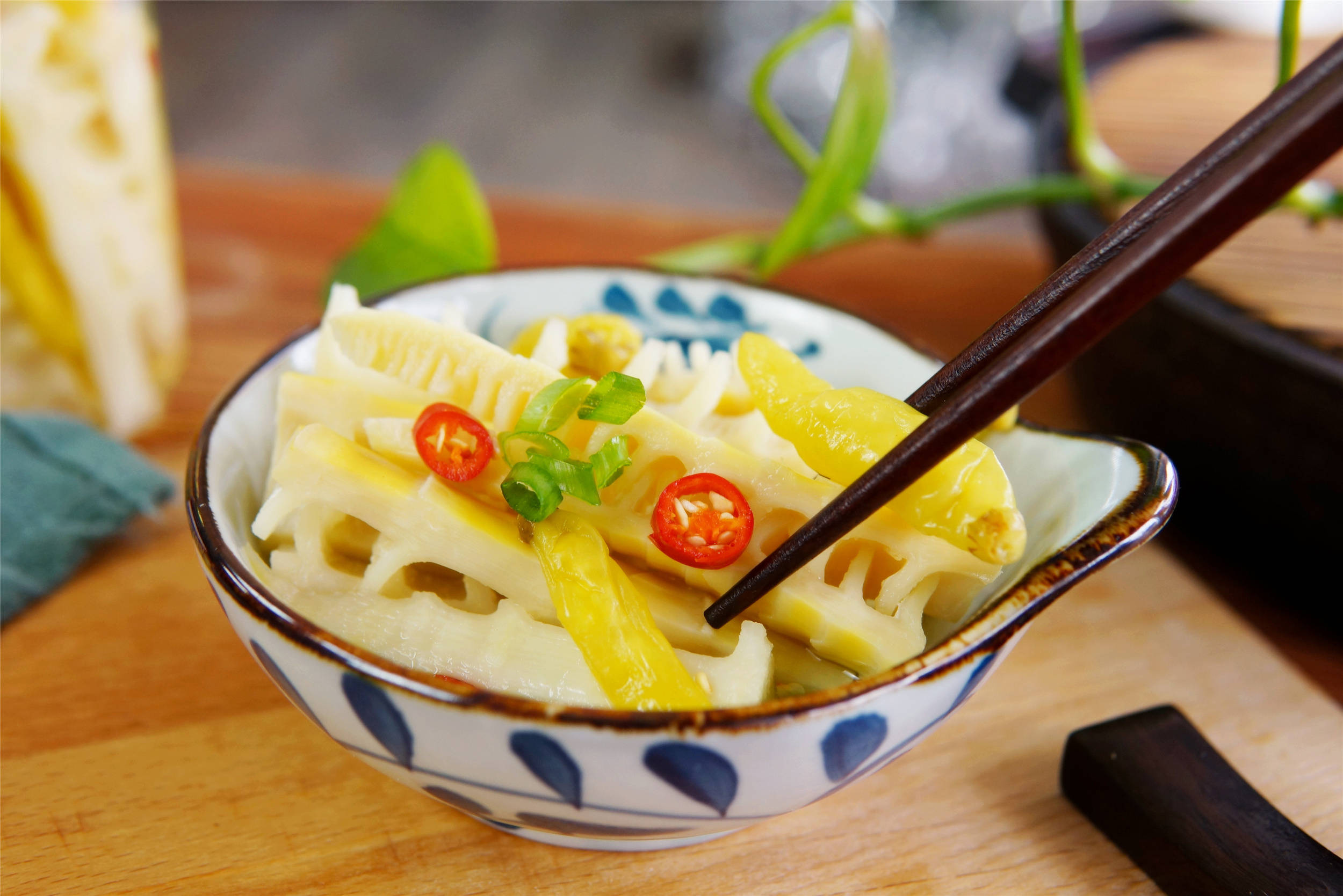 春天,没吃过这"山珍"要抓紧了,腌一罐鲜爽脆嫩,早吃早尝鲜_春笋