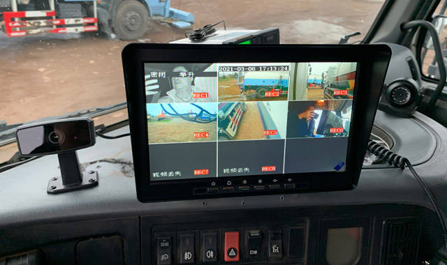 环卫车载视频监控终端升级设备安装现场