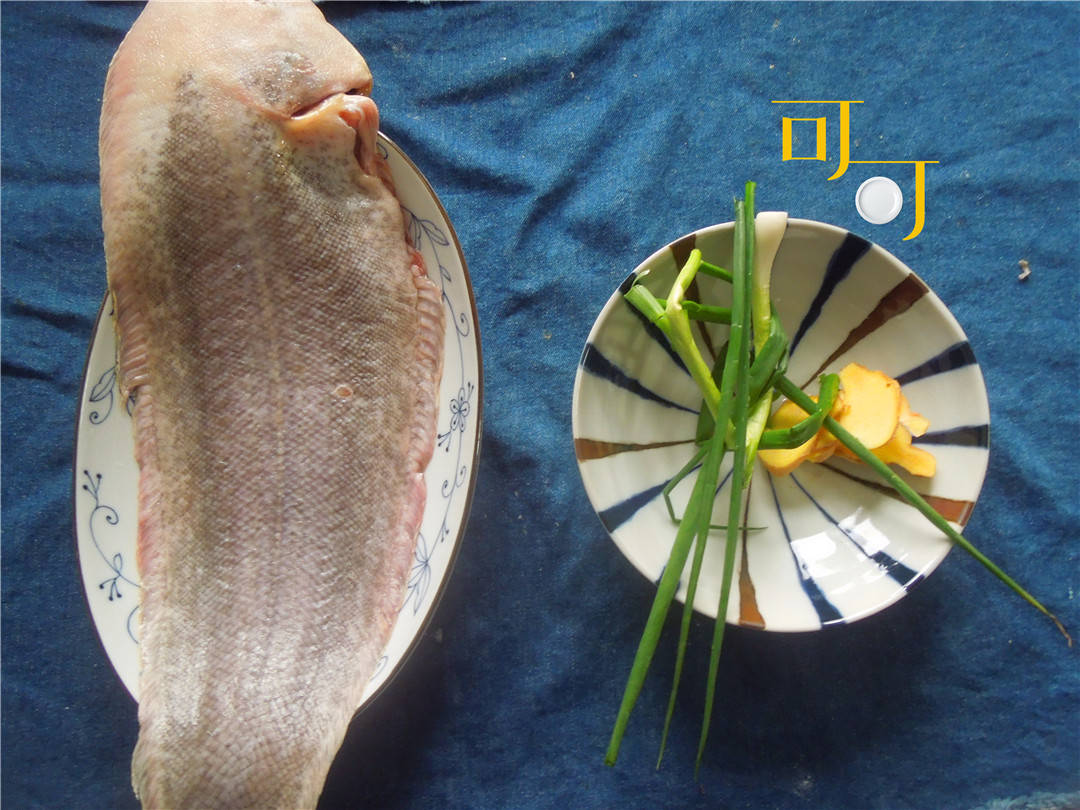 开春海鲜便宜不少,买了一条玉秃鱼,用一罐啤酒红烧,特别好吃