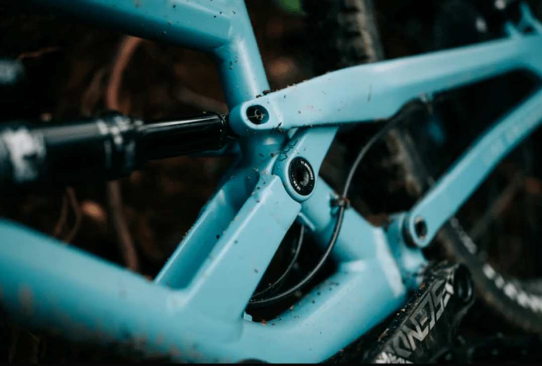 纳米体育YT发布铝合金版Capra Enduro自行车(图1)