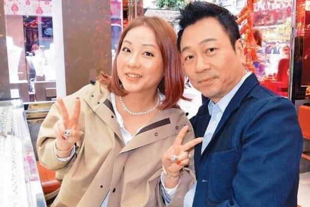 原创tvb视帝近照显老态两鬓斑白双眼无神曾自曝现任娇妻是小三