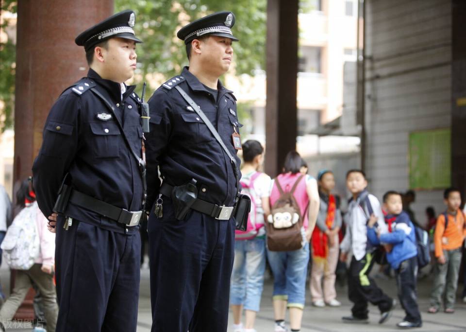 普通人如何当保安 b6bacbee9c784936b3f9d3c35a1d718d.jpeg