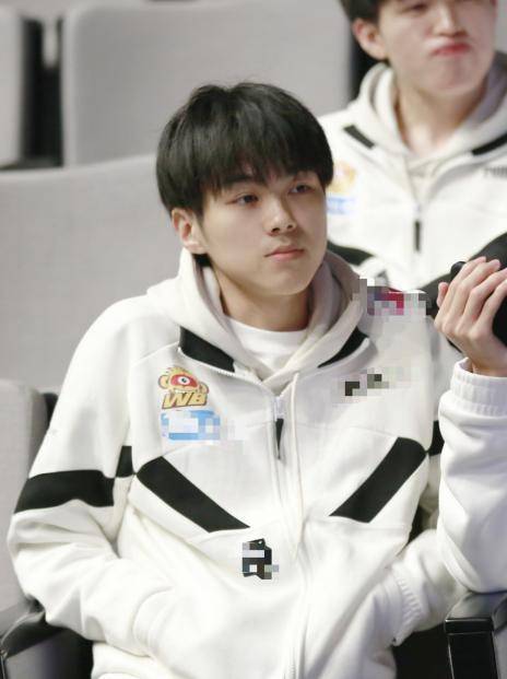 kpl:wb已向edgm看齐?从双冠到倒数第一,0-3准备预定b组_阿豆