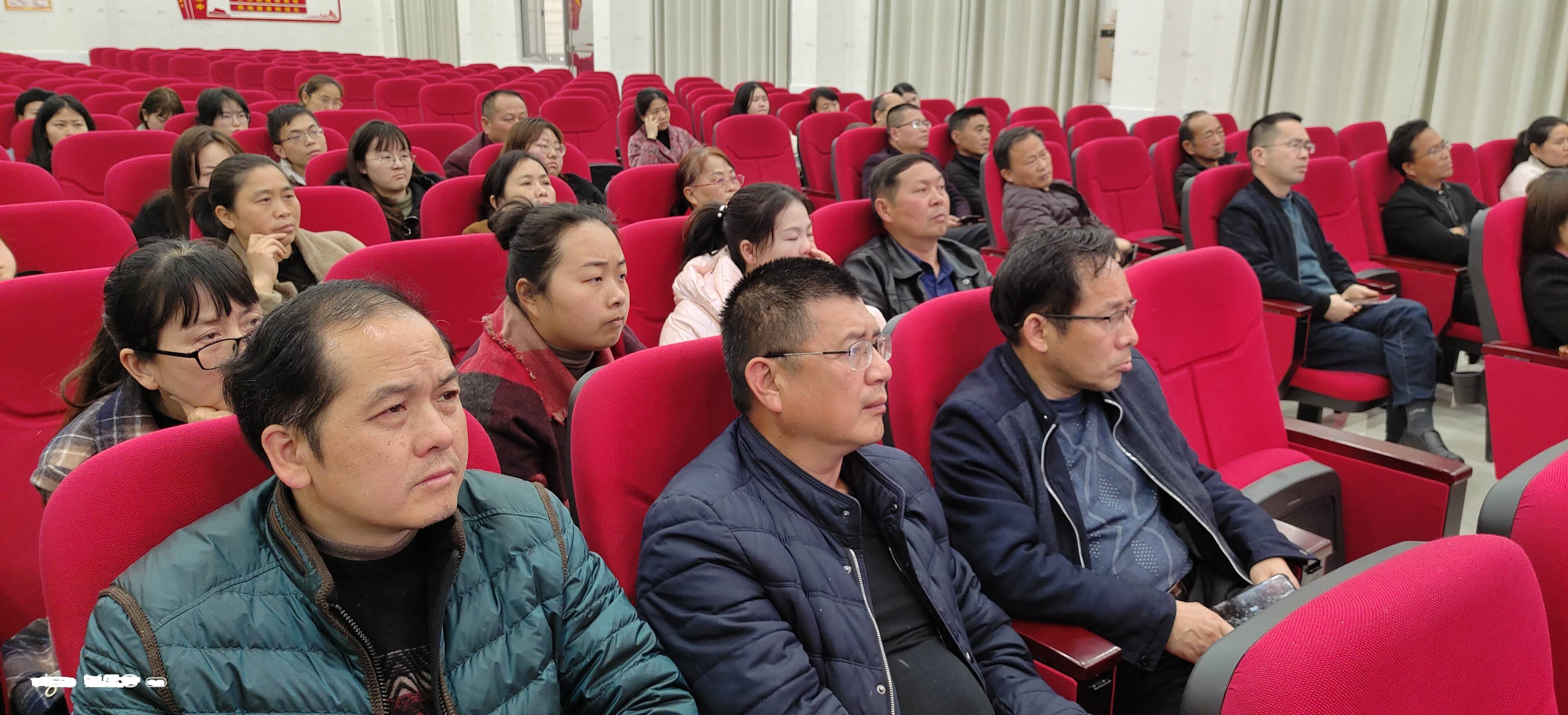 桃源架桥镇中学新学期教师忙充电