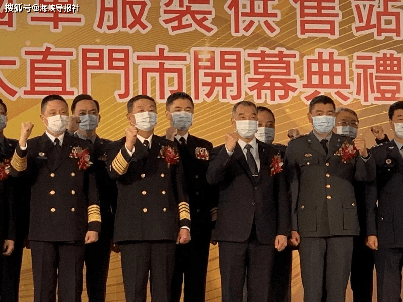 原创台湾防务部门穷到要跟老百姓抢钱?首个台军服装门店开业,差评不断