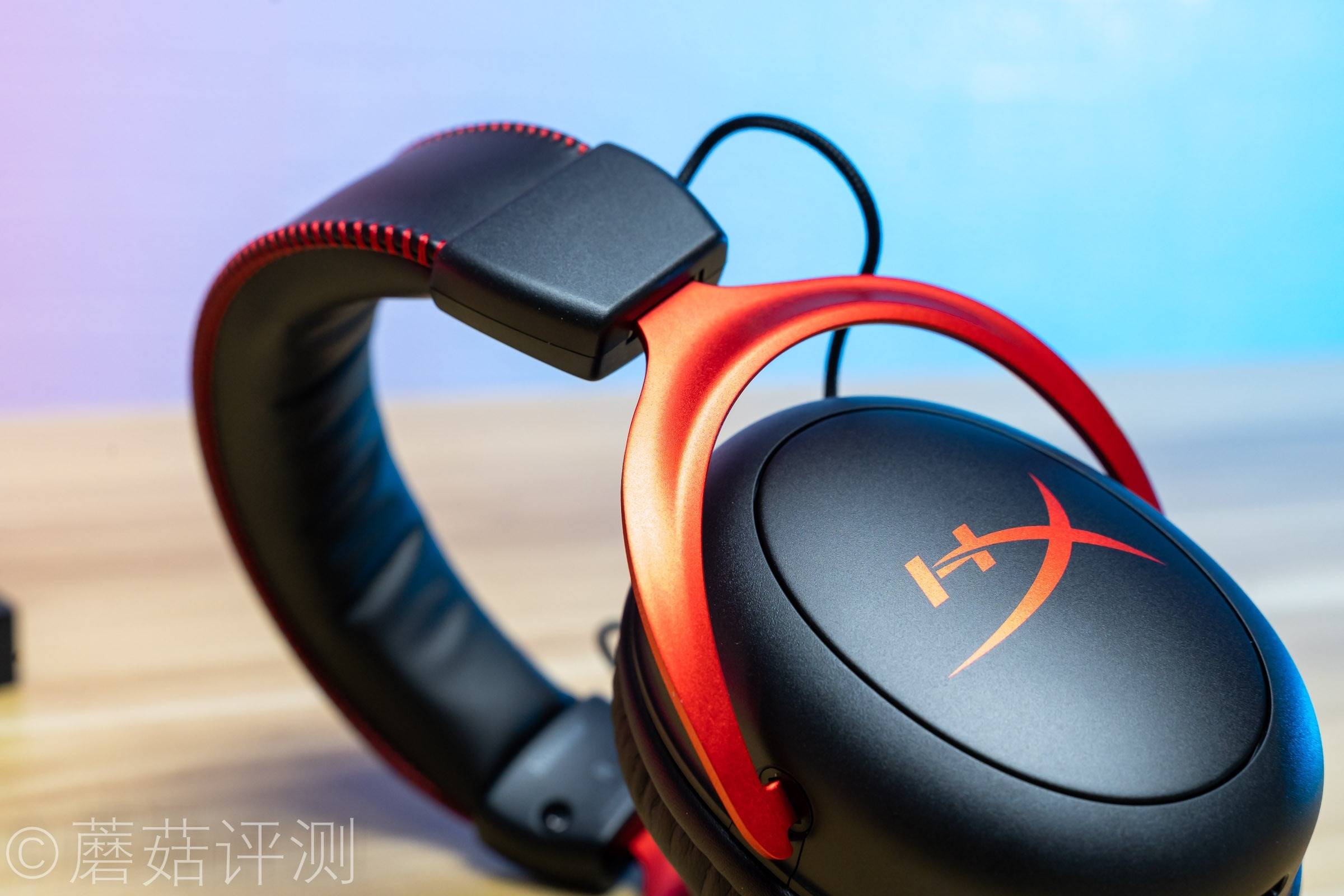 原创补齐桌面无线外设的最后一块短板hyperx飓风无线游戏耳机评测