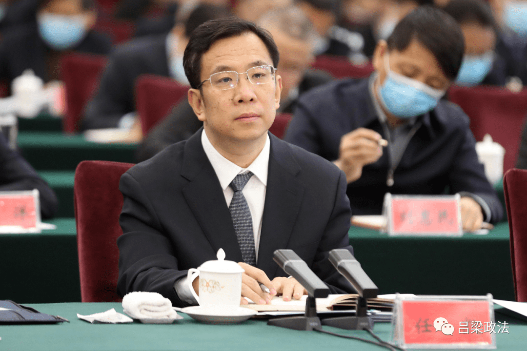 要突出"四项任务",抓实"三个环节",不折不扣把规定动作做到位;政法各