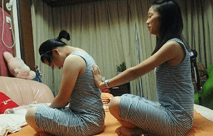 原创
每日一笑:妹子你俩可真是调皮啊,这是在传授什么秘密功夫呢