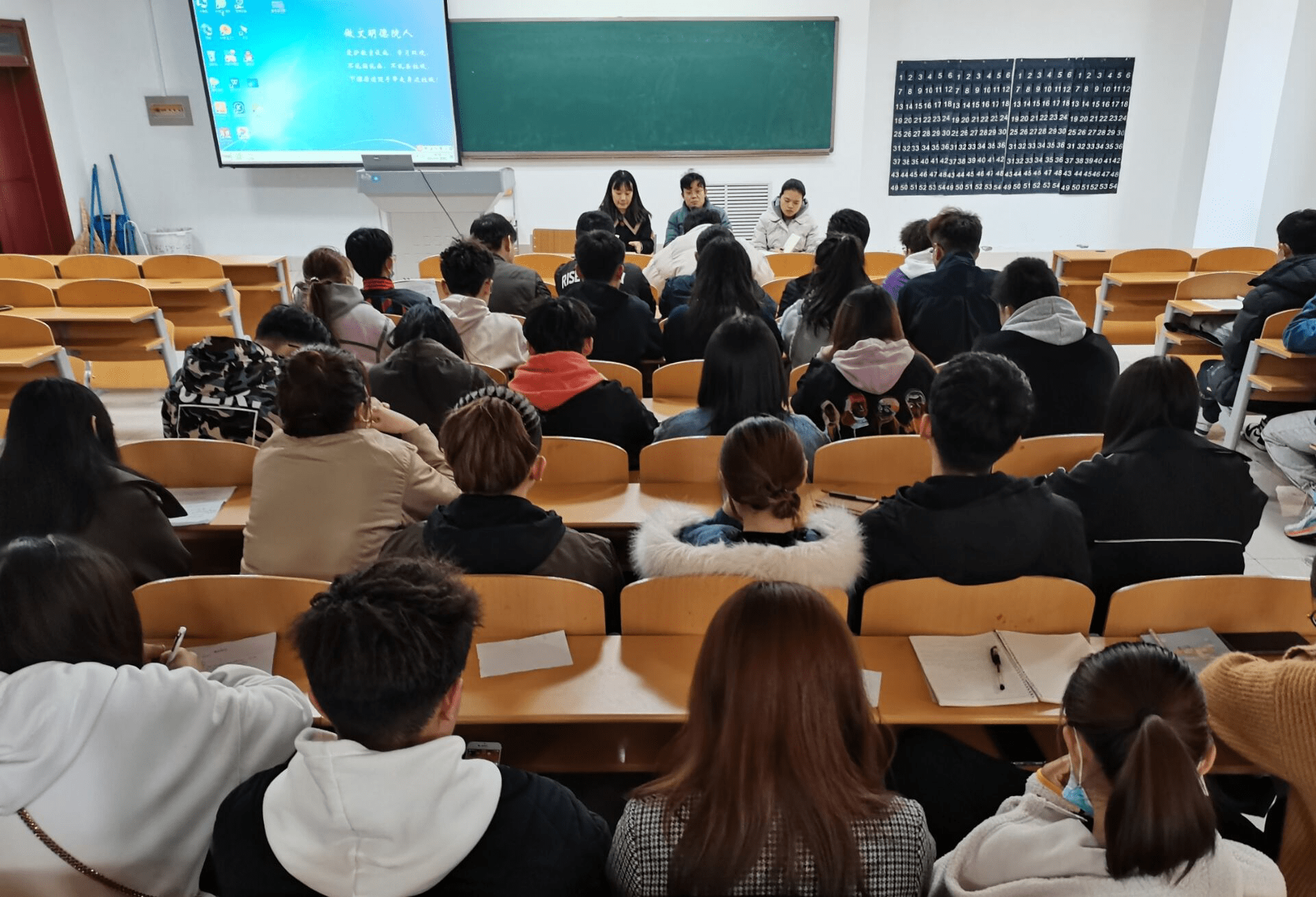 德州学院纺织服装学院举办学生会总结报告大会