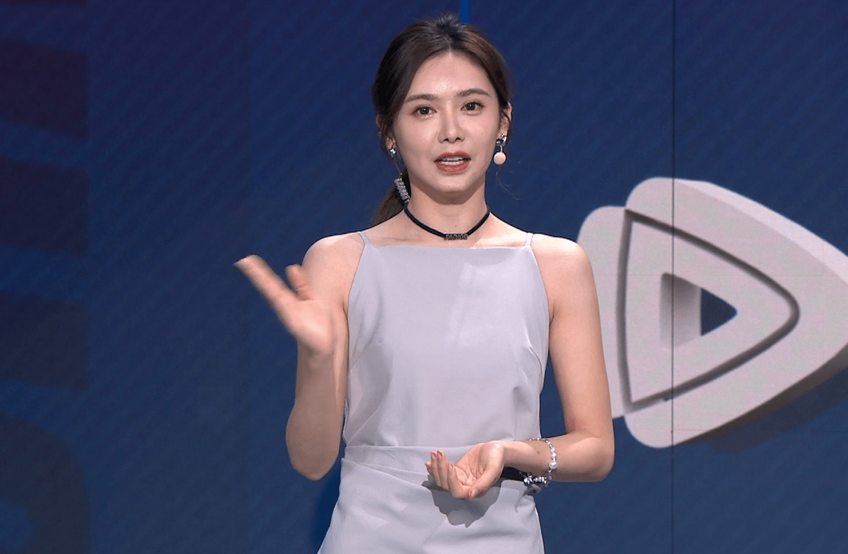 清凉小吊带白皙大长腿湖人比赛美娜又抢镜了