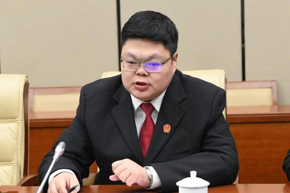 党组成员,政治部主任罗海峰主持会议 供稿:潘铮 编辑:汤志星