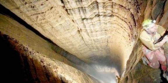 世界上“最深”的两个洞穴，其中一个堪称无底洞中的王者！