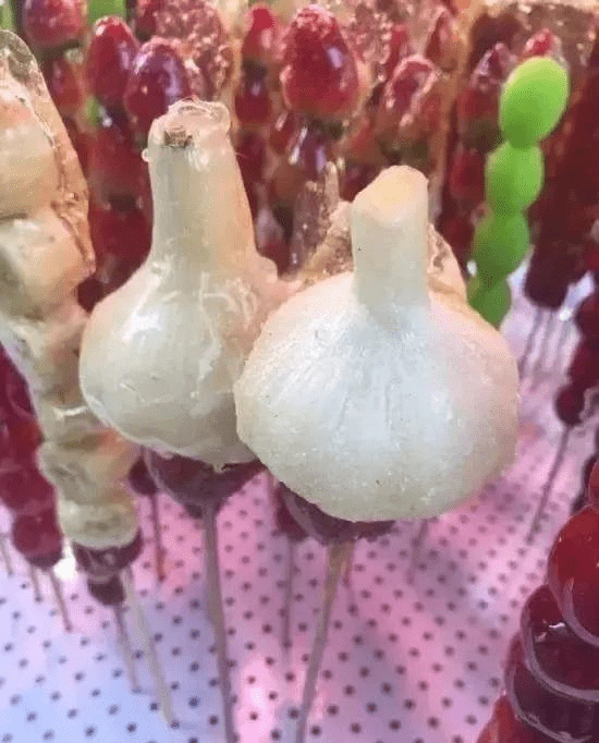 原创
每日一笑:听说穿红色衣服手气好,然后二货老婆就变这样了