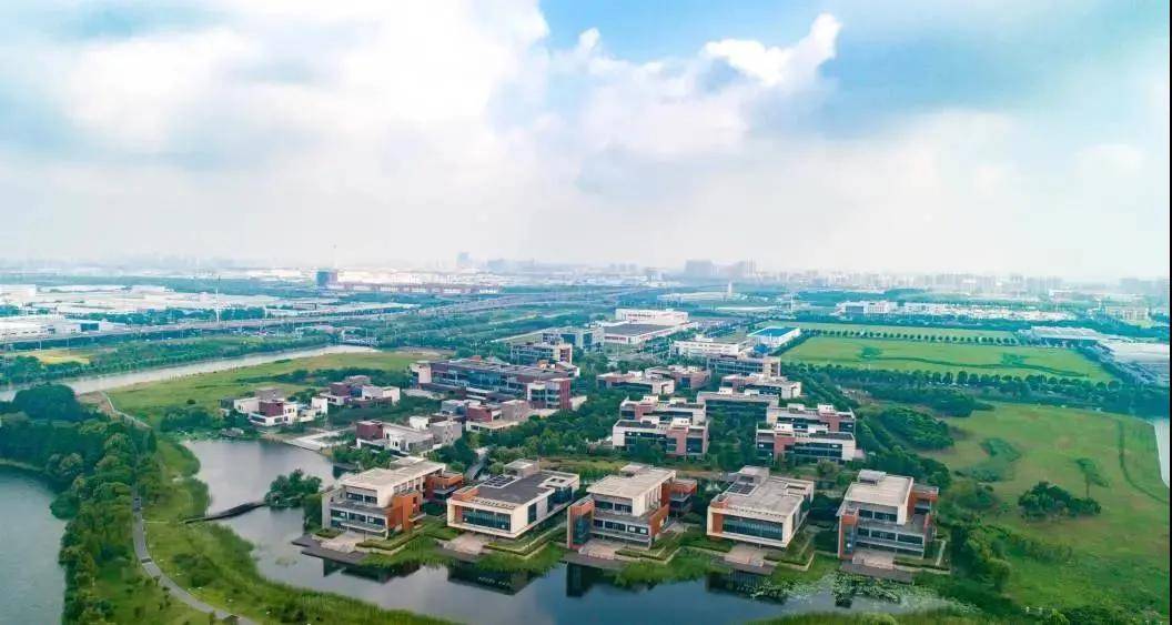 东沙湖基金小镇坚持立足园区,未来将继续为园区企业提供有力度,有温度