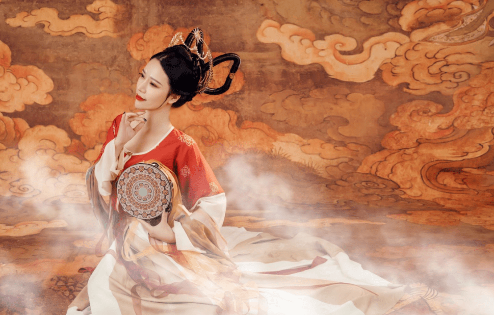 适合春夏两季的敦煌风汉服既有温柔仙气也能显瘦减龄