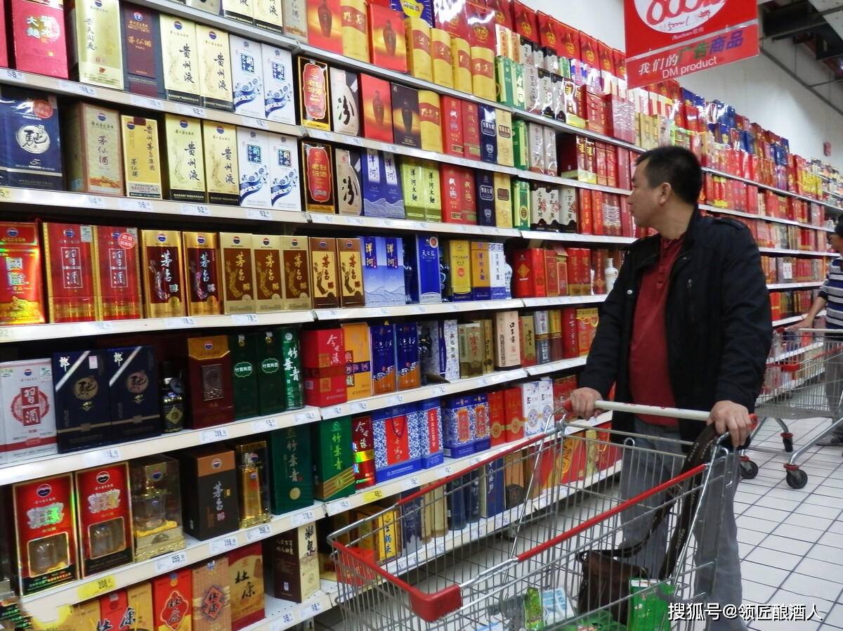低端白酒排行榜_2021年10月酒类销量排行:全员下滑明显,白酒销额下幅超45%