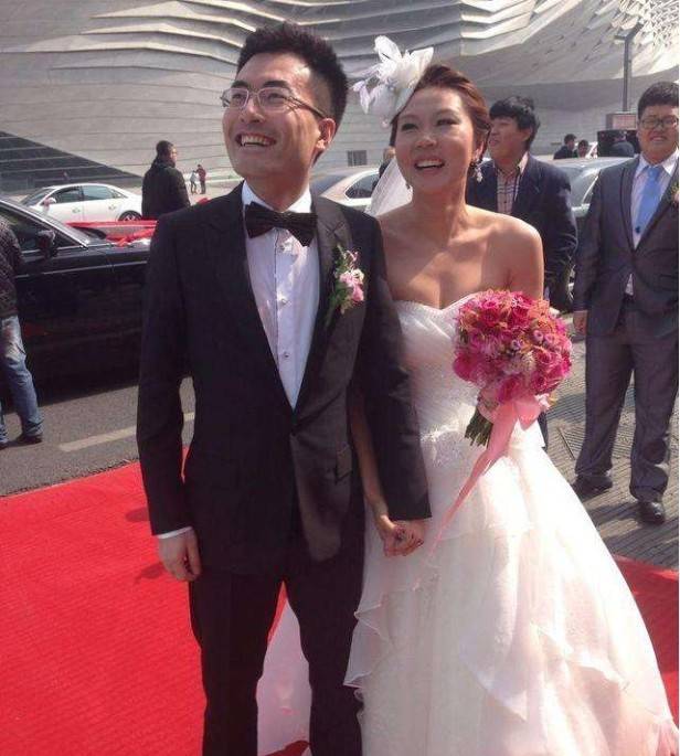 生理期遇上比赛日,23岁的她为国夺冠,赛后疼到虚脱,被抱下场!_赵菁