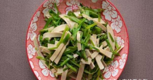 炒芹菜需要放大蒜吗 0ca35401171349e89447bb1aa30fb43b.jpeg
