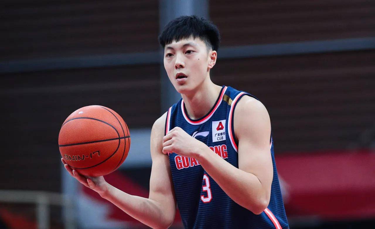 广东队那些鲜为人知的事,赵睿是别人送的,胡明轩是杜锋捡回来的_周鹏