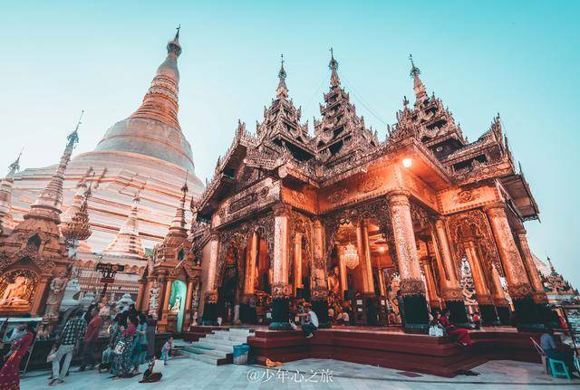 实拍缅甸最豪的佛塔，因公共区域太大成为游客聊天的广场