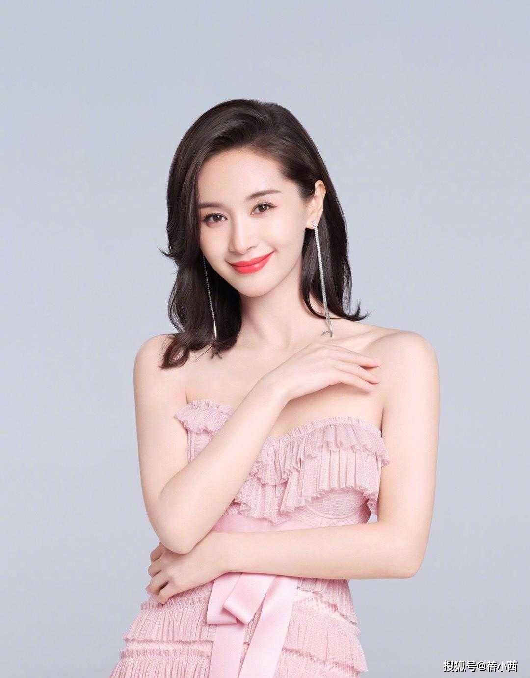 王子文一点也不像当妈的人身材好到任性穿蕾丝上衣直接透内衣